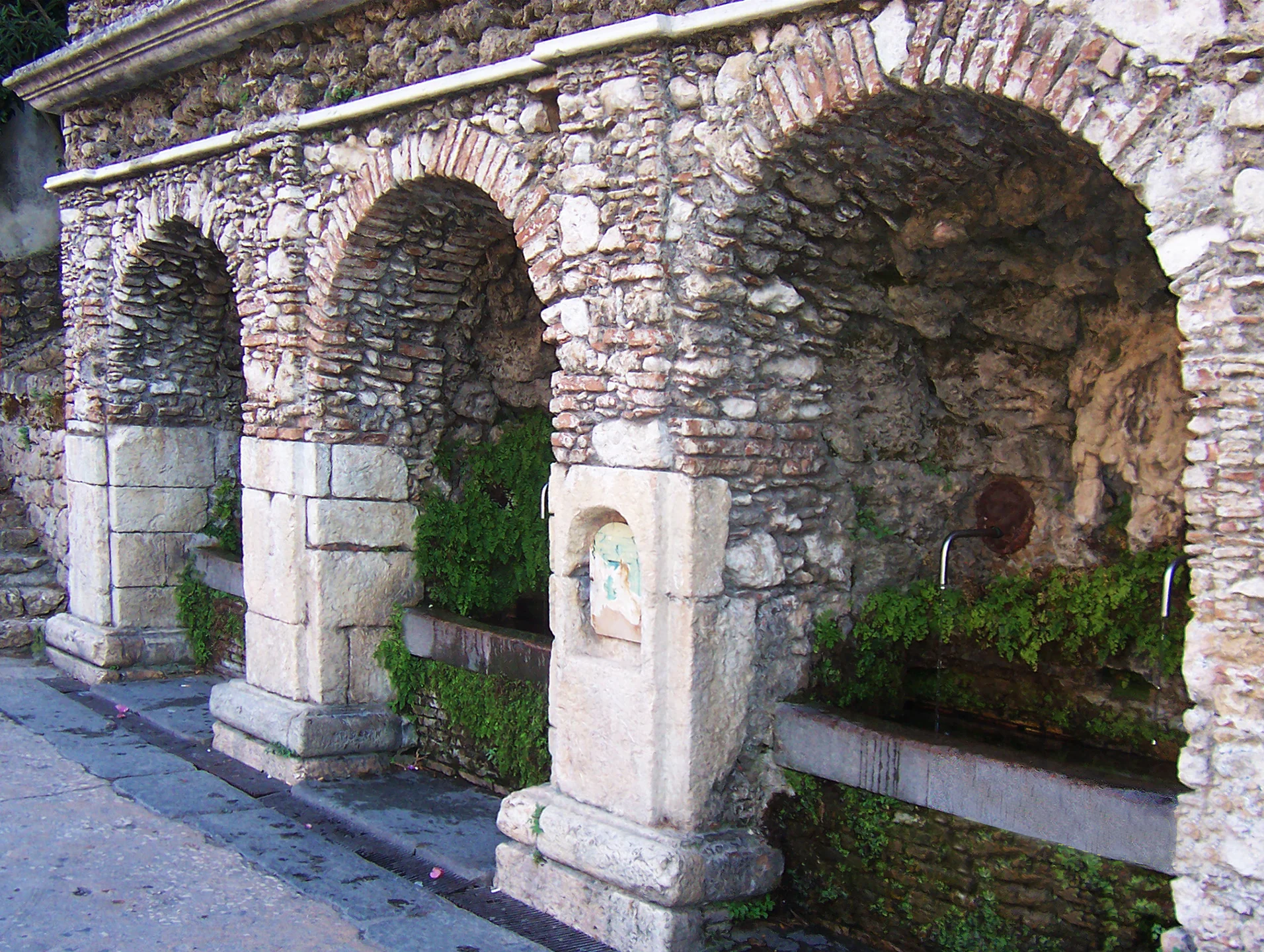 Fontana vecchia